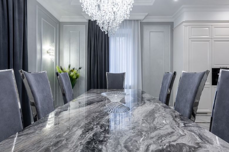 Почему мрамор в ЖК Avenue 77 требует инженерного расчёта, а не только