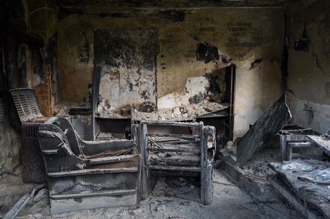 Почему сухой воздух опасен для антиквариата и деревянной отделки?