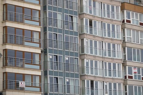 Какие нормативы регулируют установку внешних блоков на фасаде многоквартирного дома?