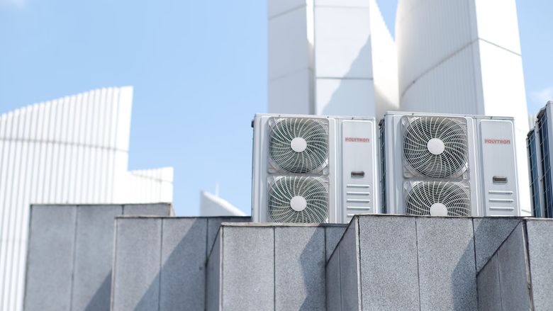 Как VRF-система влияет на архитектурные решения фасада и кровли в Николино?